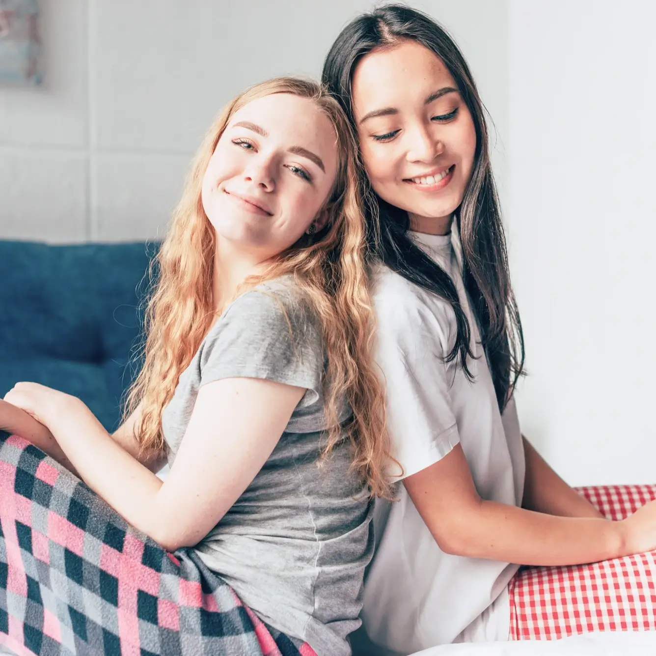 two teens seat beside each other